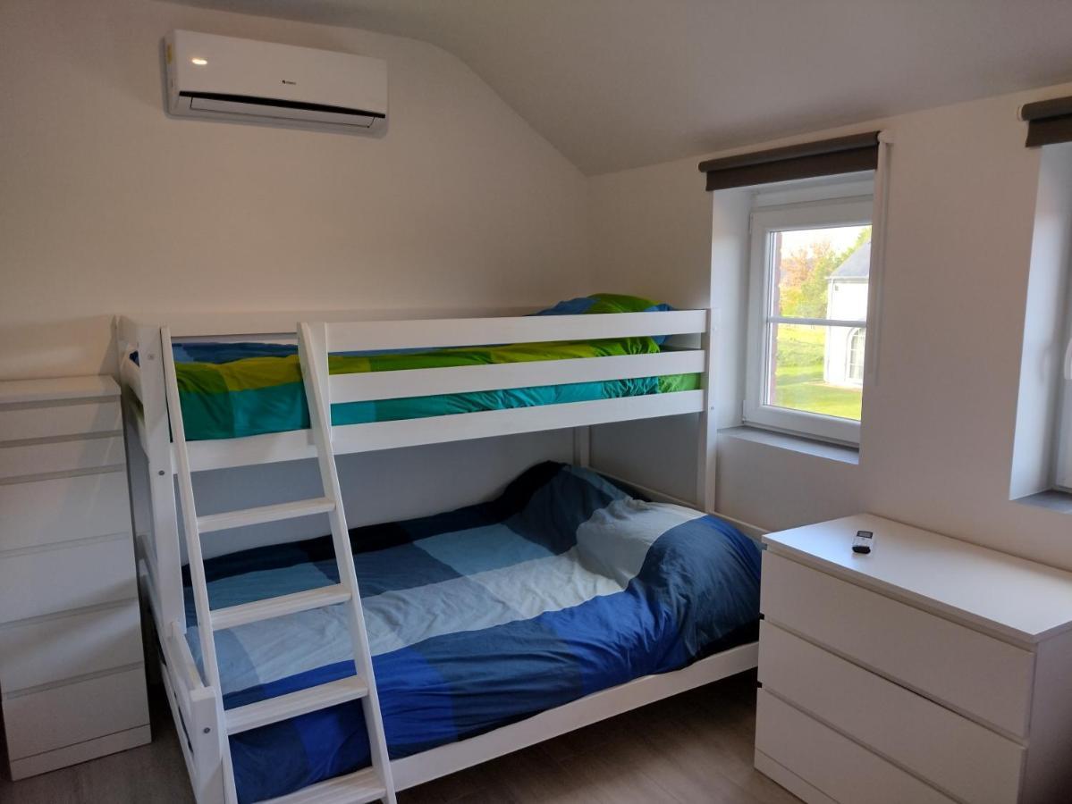 Huis Met Zonneterras, Tuin En Panoramisch Uitzicht Wellin Bagian luar foto
