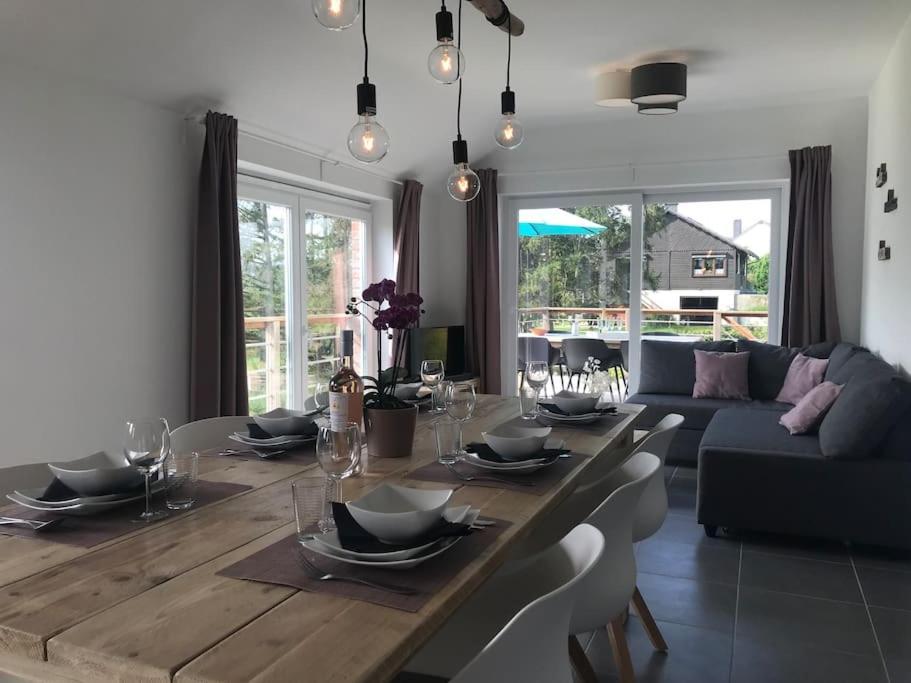 Huis Met Zonneterras, Tuin En Panoramisch Uitzicht Wellin Bagian luar foto